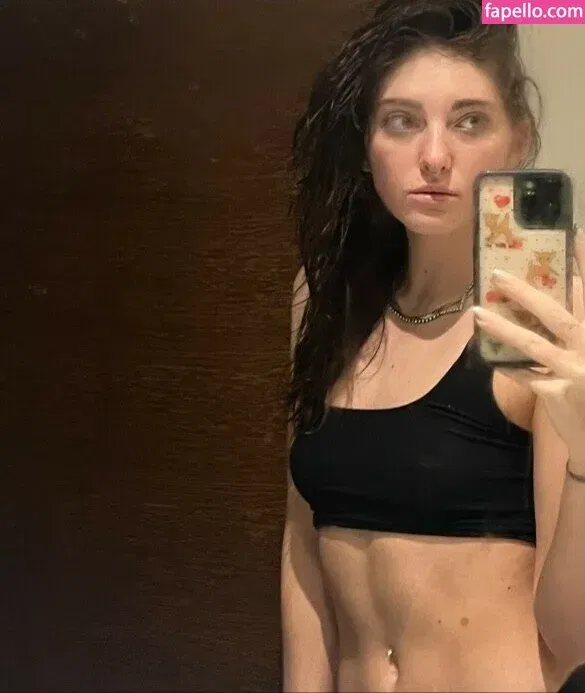 Willow Shields Onlyfans Photo Gallery 