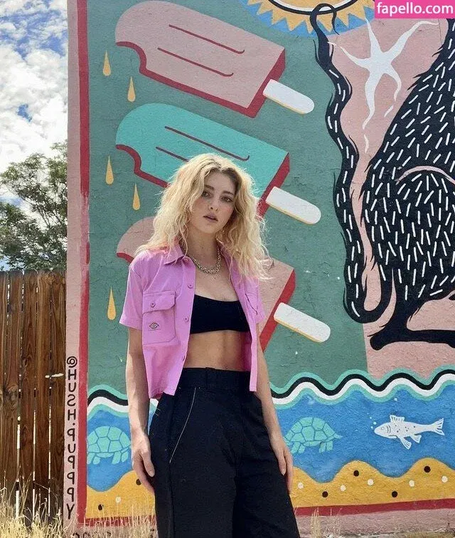 Willow Shields Onlyfans Photo Gallery 