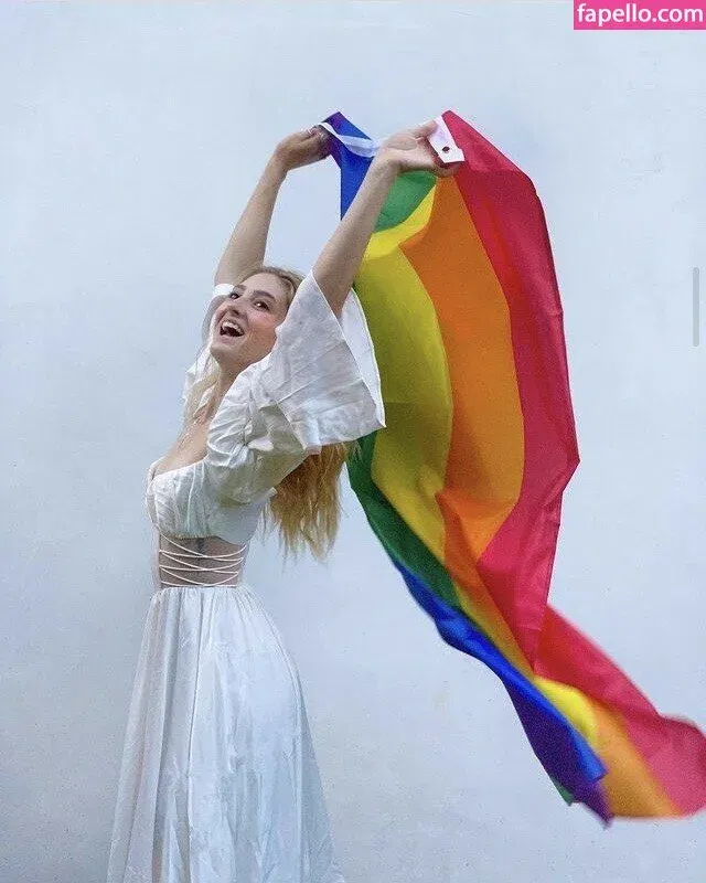 Willow Shields Onlyfans Photo Gallery 