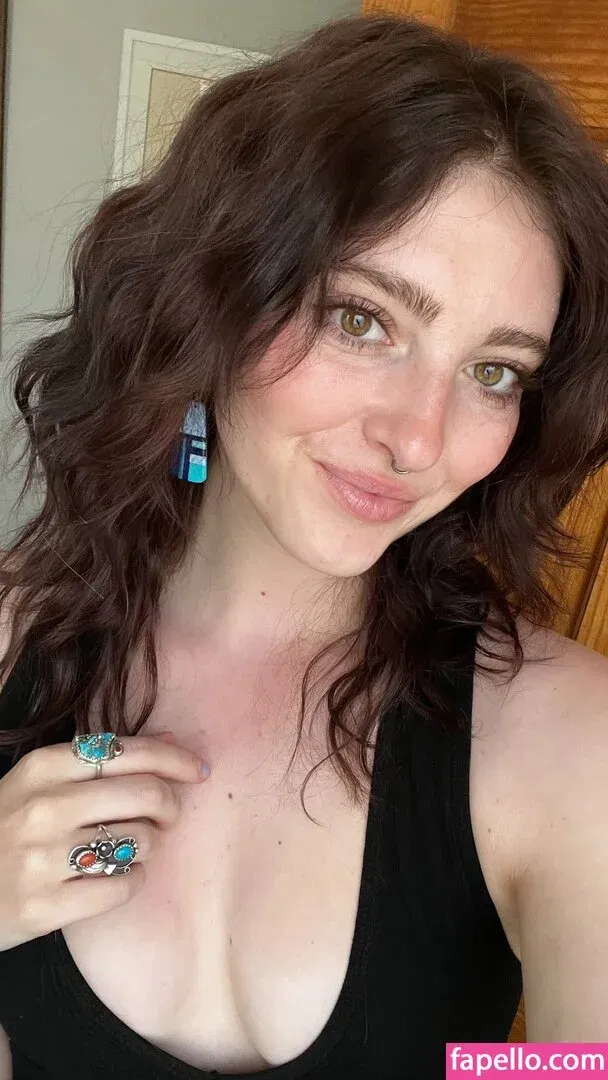 Willow Shields Onlyfans Photo Gallery 