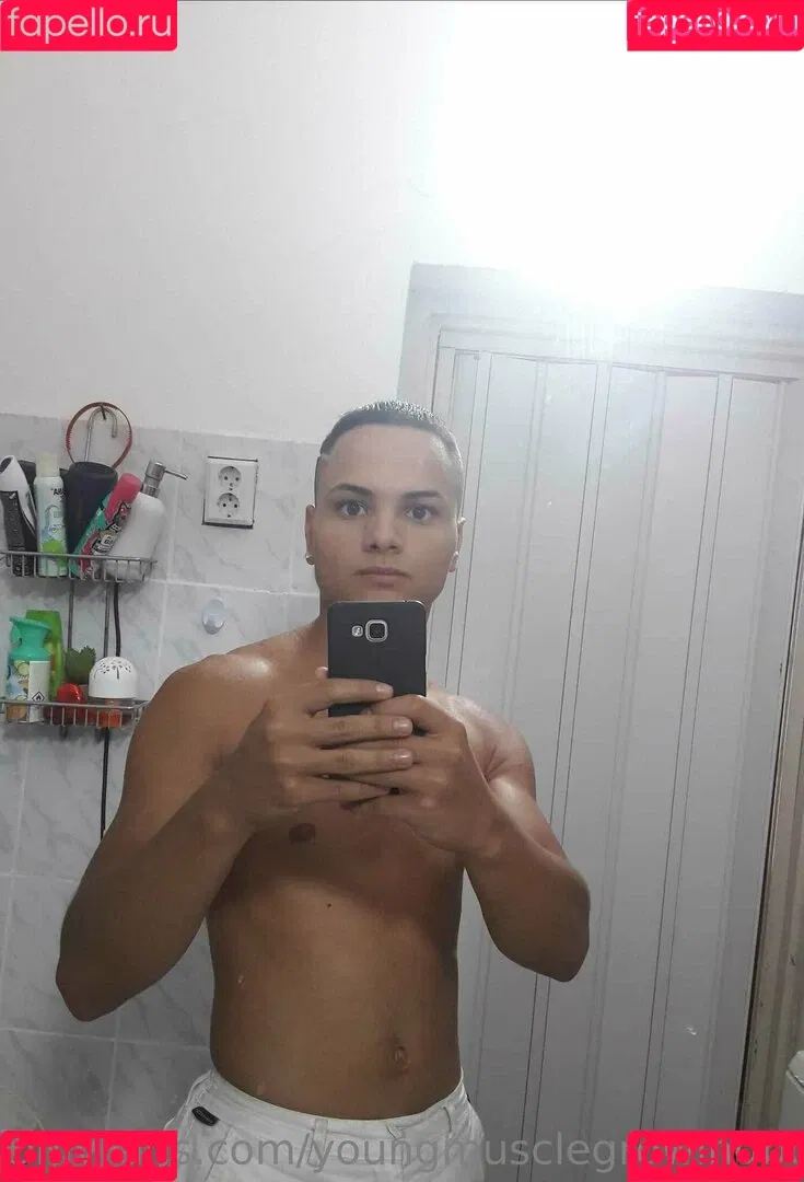 youngmusclegrowingboy Onlyfans Photo Gallery 