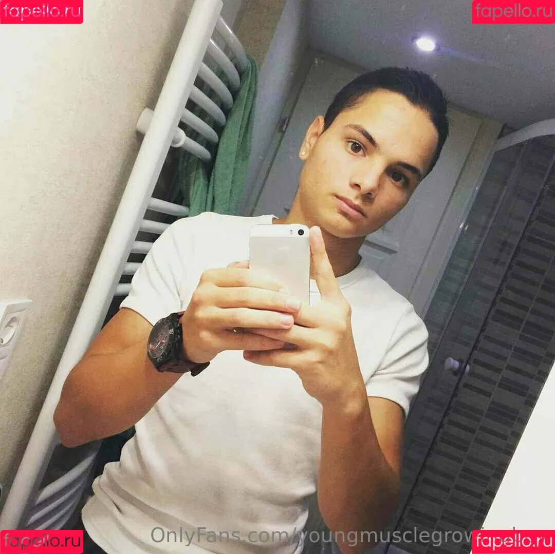 youngmusclegrowingboy Onlyfans Photo Gallery 
