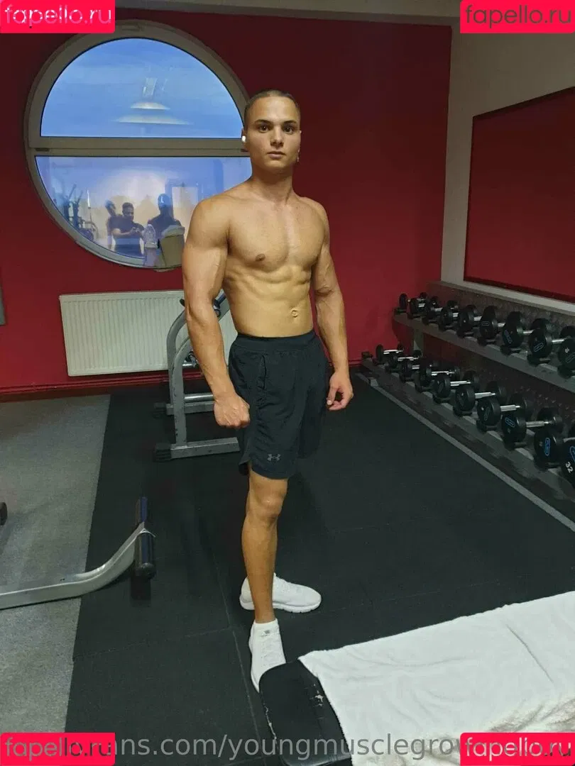 youngmusclegrowingboy Onlyfans Photo Gallery 