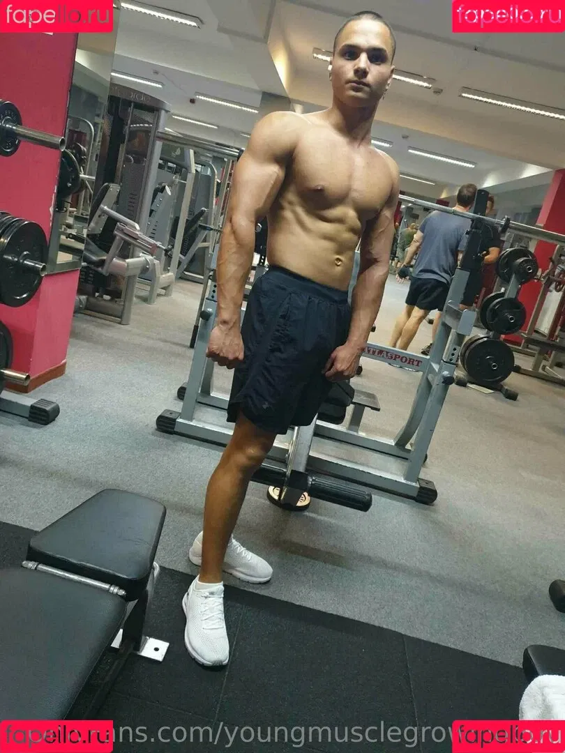 youngmusclegrowingboy Onlyfans Photo Gallery 