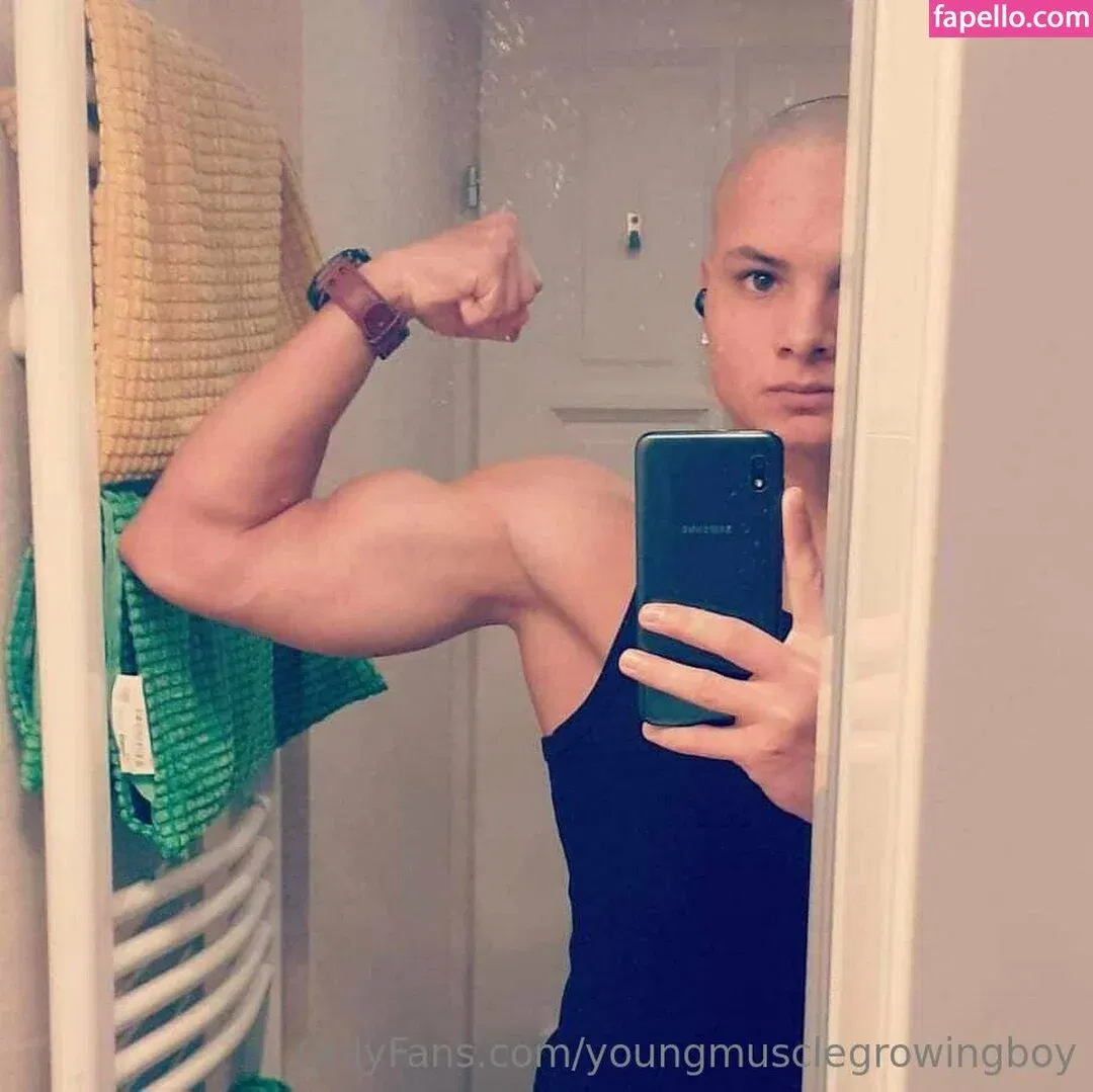 youngmusclegrowingboy Onlyfans Photo Gallery 
