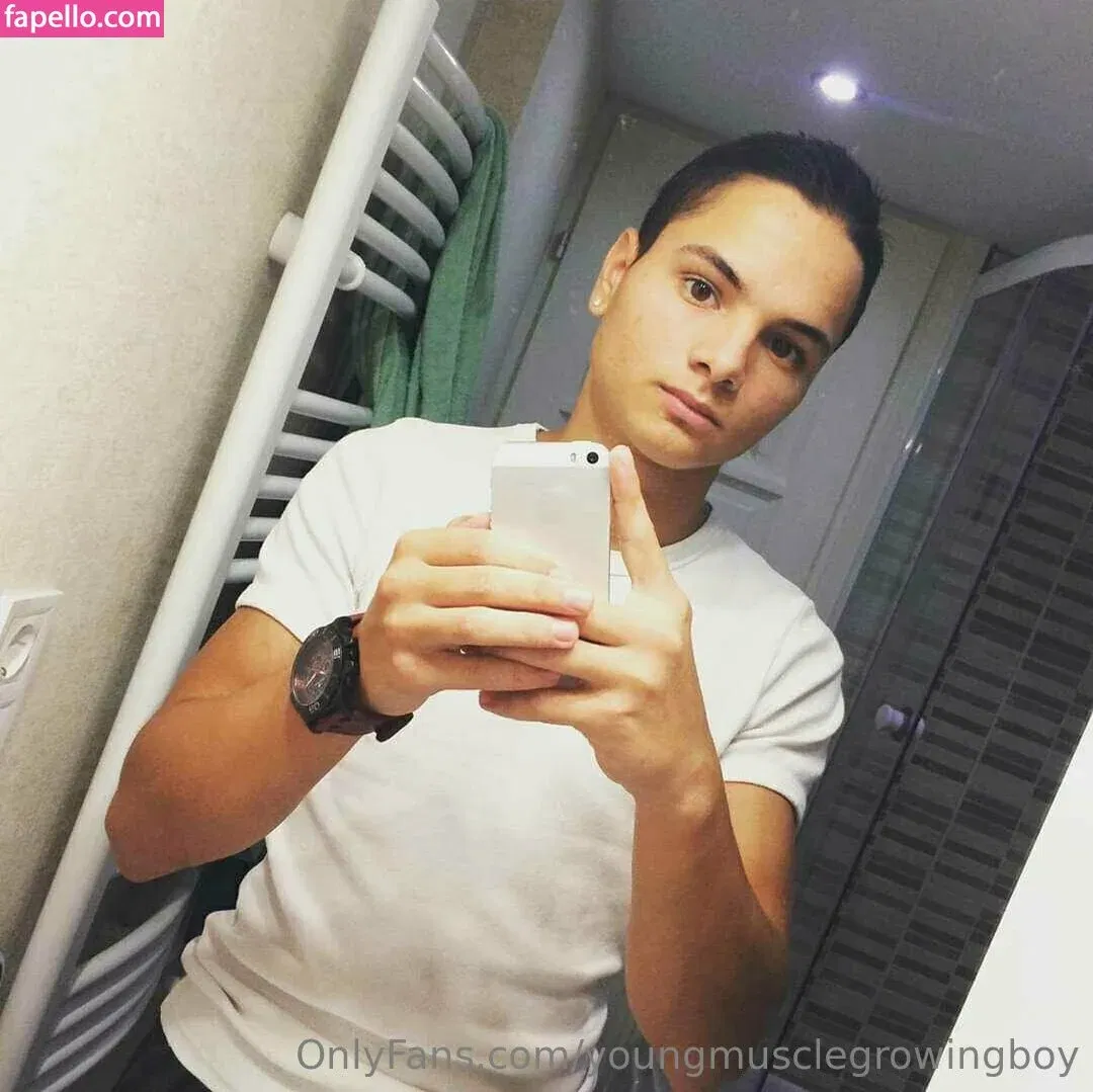 youngmusclegrowingboy Onlyfans Photo Gallery 