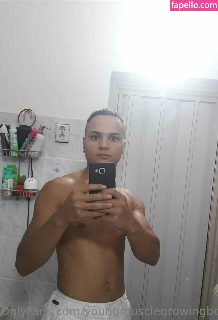 youngmusclegrowingboy Onlyfans Photo Gallery 