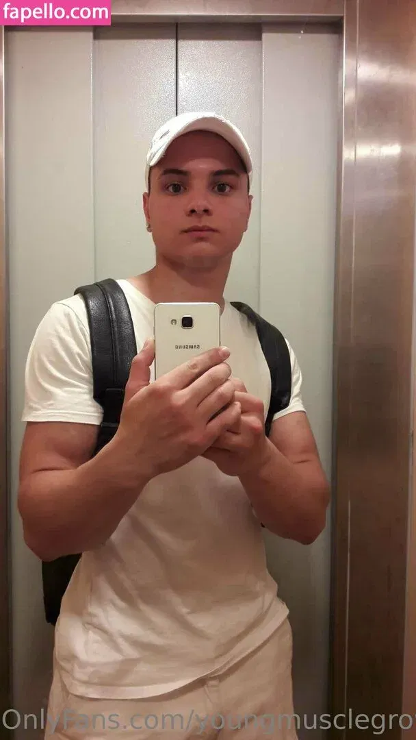 youngmusclegrowingboy Onlyfans Photo Gallery 