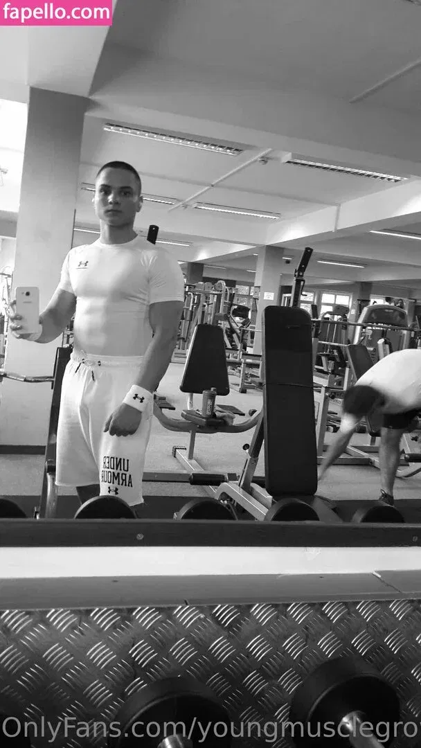 youngmusclegrowingboy Onlyfans Photo Gallery 