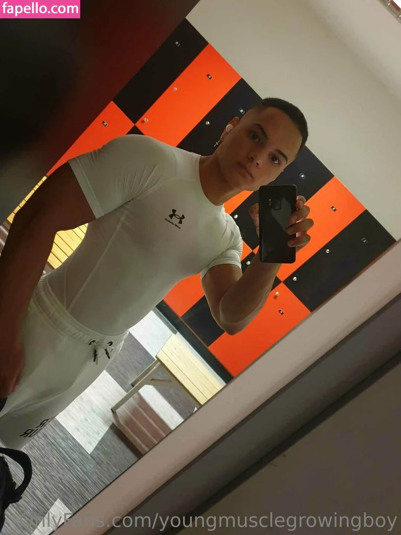 youngmusclegrowingboy Onlyfans Photo Gallery 