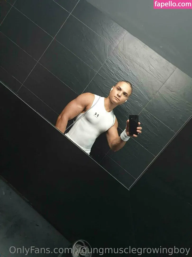 youngmusclegrowingboy Onlyfans Photo Gallery 