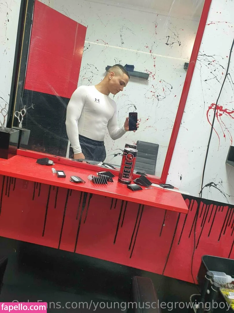 youngmusclegrowingboy Onlyfans Photo Gallery 
