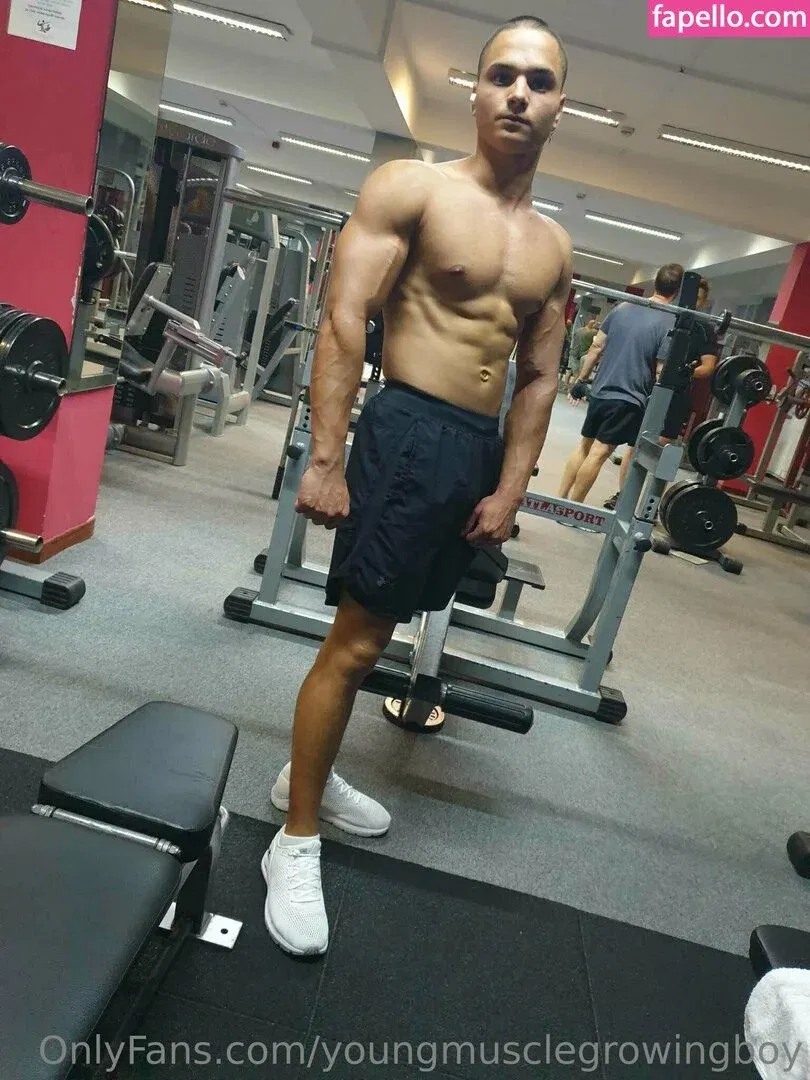 youngmusclegrowingboy Onlyfans Photo Gallery 