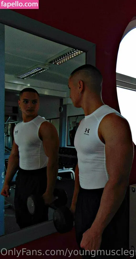 youngmusclegrowingboy Onlyfans Photo Gallery 