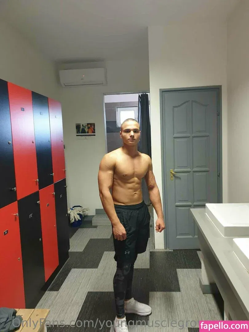 youngmusclegrowingboy Onlyfans Photo Gallery 