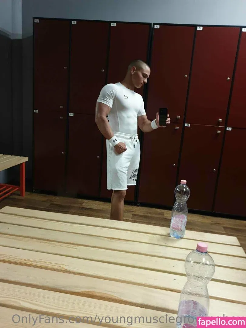youngmusclegrowingboy Onlyfans Photo Gallery 