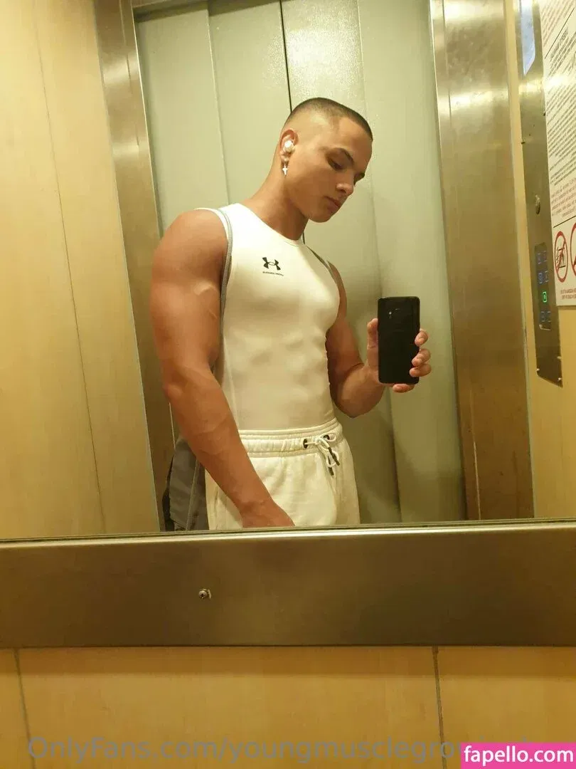 youngmusclegrowingboy Onlyfans Photo Gallery 