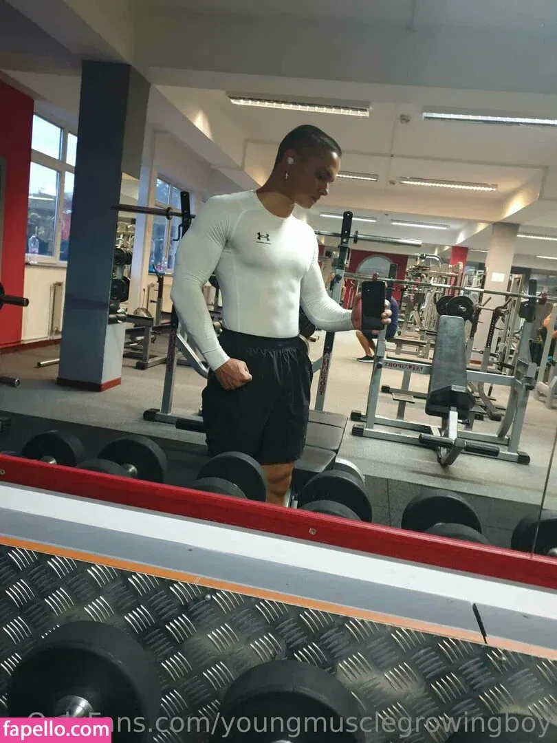 youngmusclegrowingboy Onlyfans Photo Gallery 