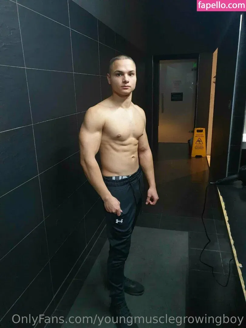 youngmusclegrowingboy Onlyfans Photo Gallery 