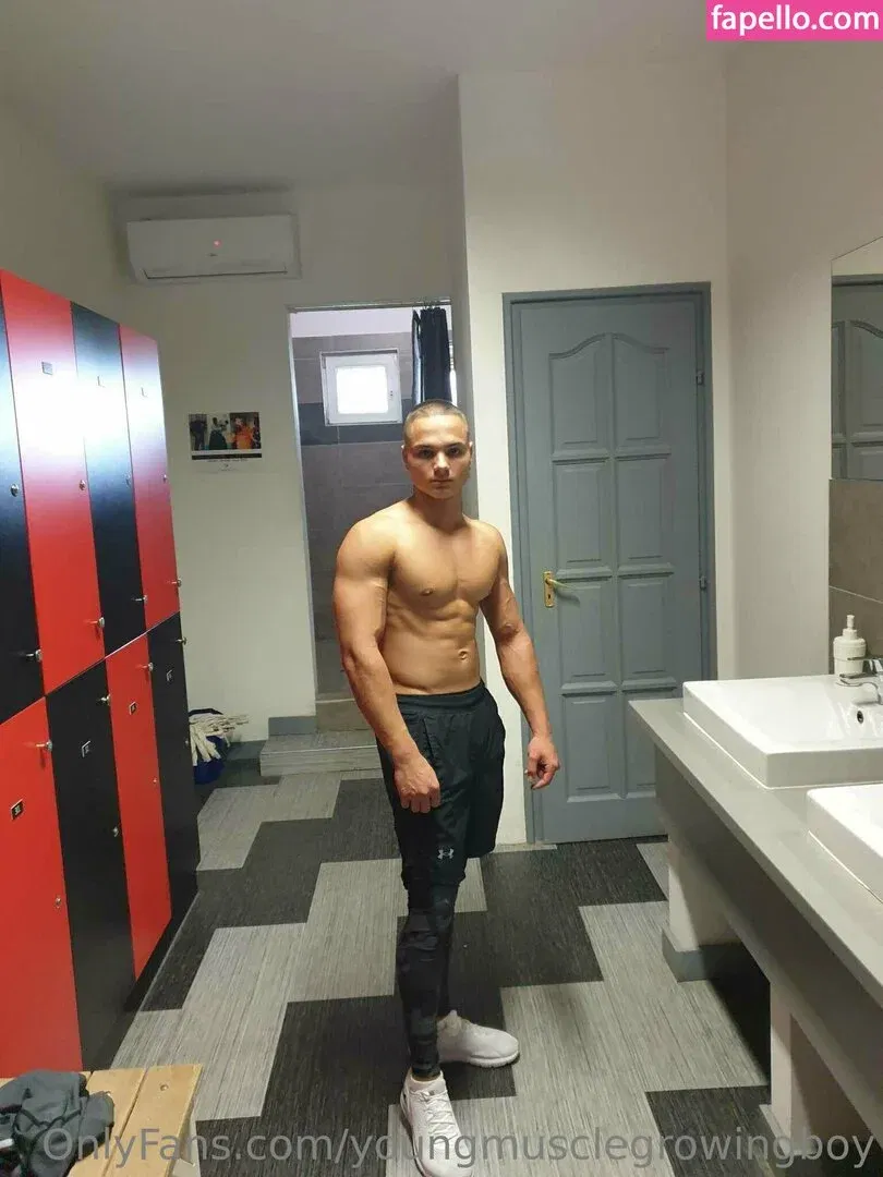 youngmusclegrowingboy Onlyfans Photo Gallery 