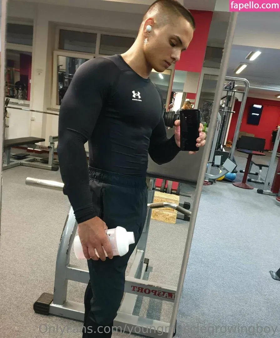 youngmusclegrowingboy Onlyfans Photo Gallery 