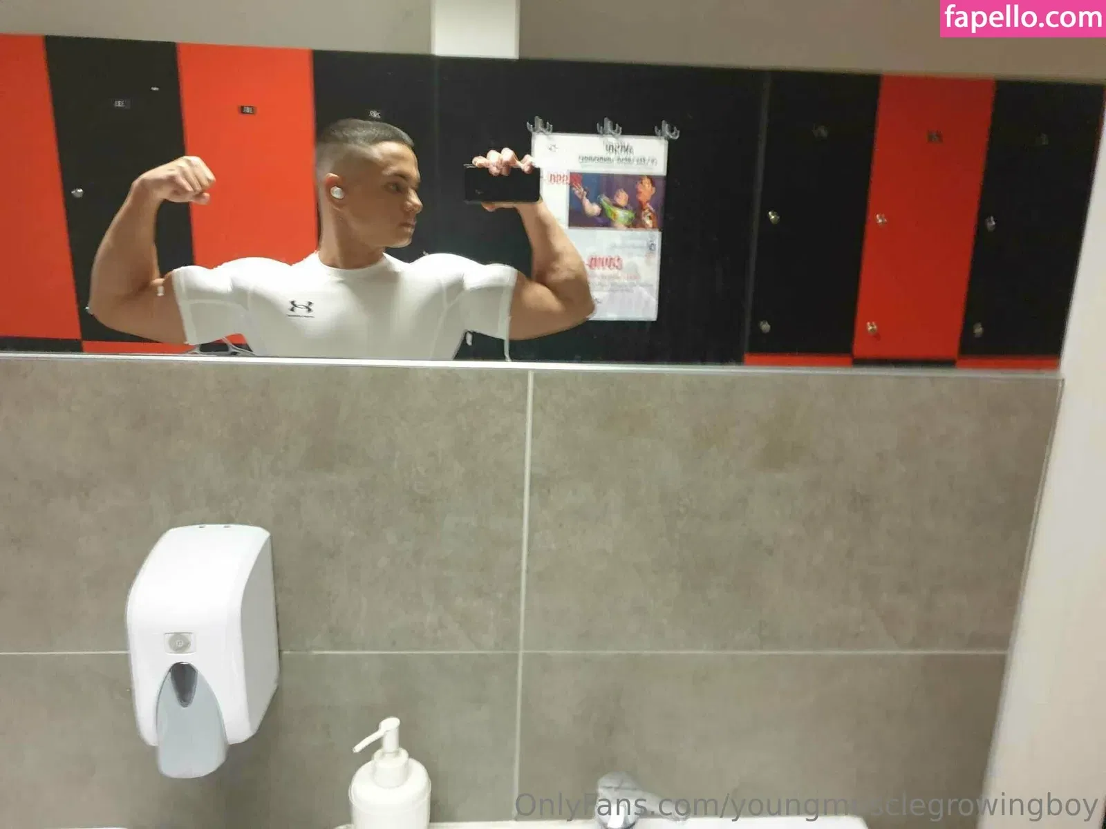 youngmusclegrowingboy Onlyfans Photo Gallery 