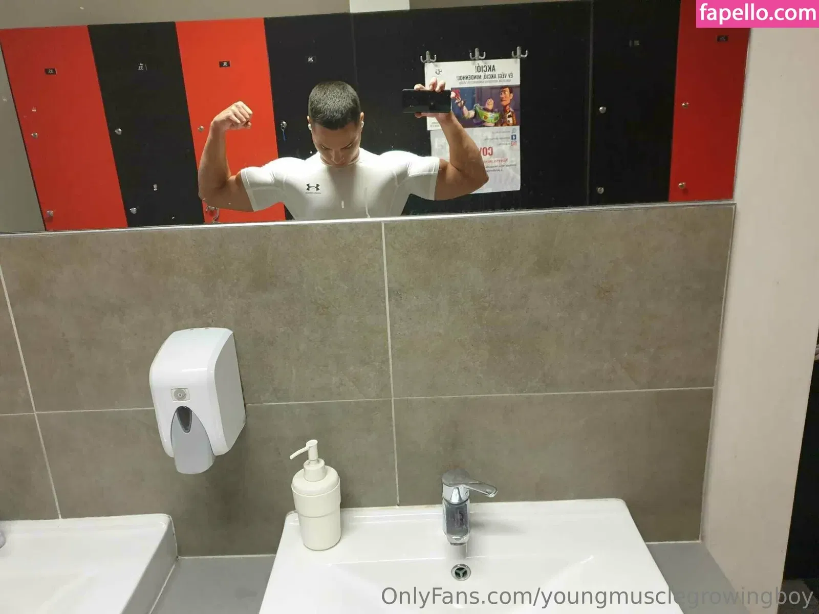 youngmusclegrowingboy Onlyfans Photo Gallery 