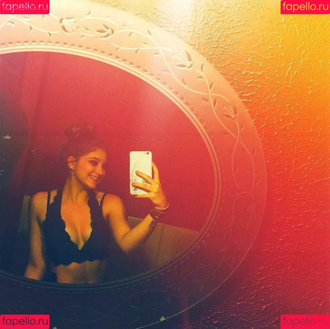 Willow Shields Onlyfans Photo Gallery 