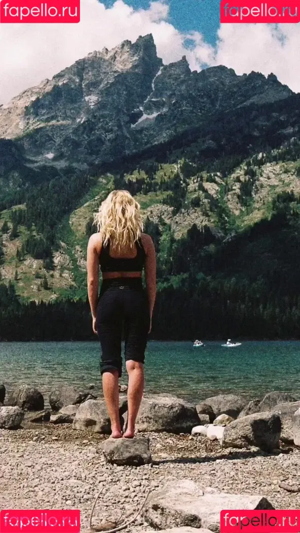 Willow Shields Onlyfans Photo Gallery 