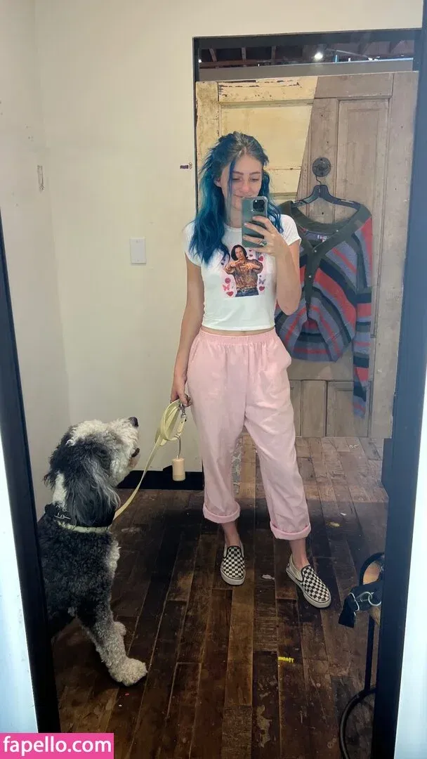 Willow Shields Onlyfans Photo Gallery 