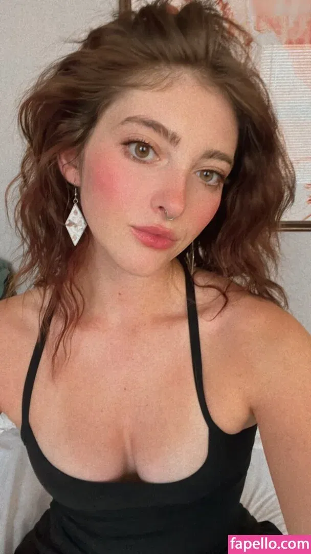 Willow Shields Onlyfans Photo Gallery 