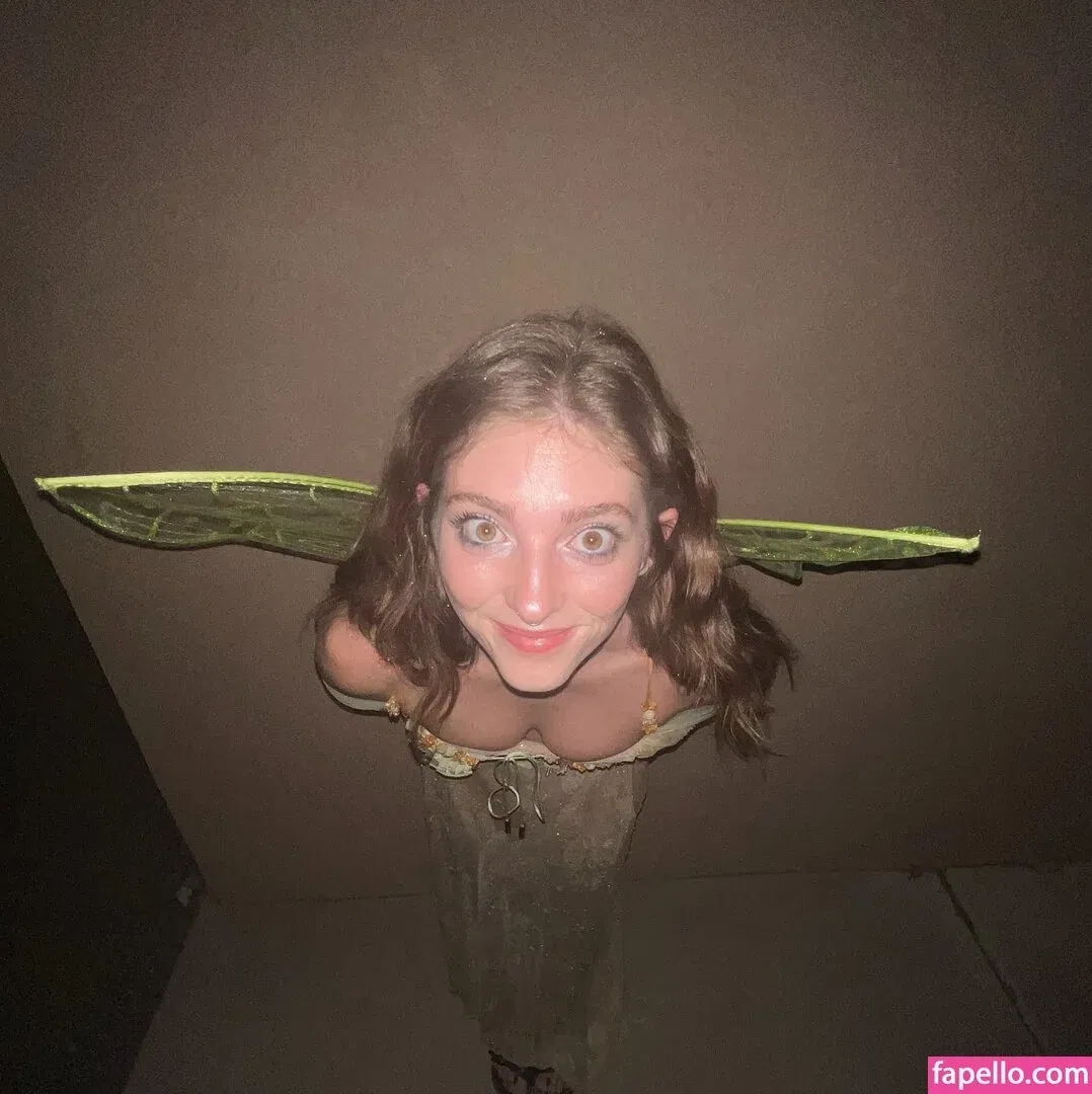 Willow Shields Onlyfans Photo Gallery 