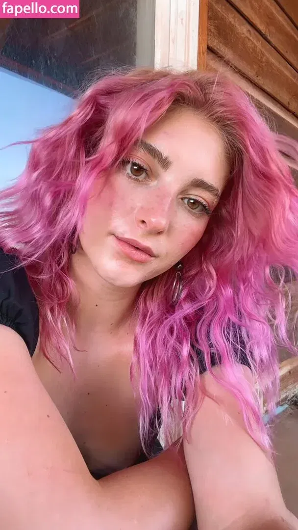 Willow Shields Onlyfans Photo Gallery 