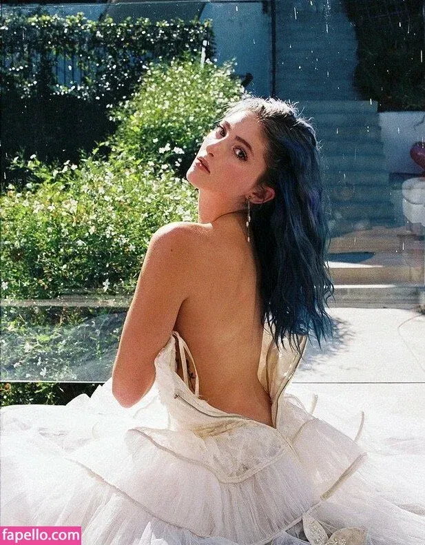 Willow Shields Onlyfans Photo Gallery 