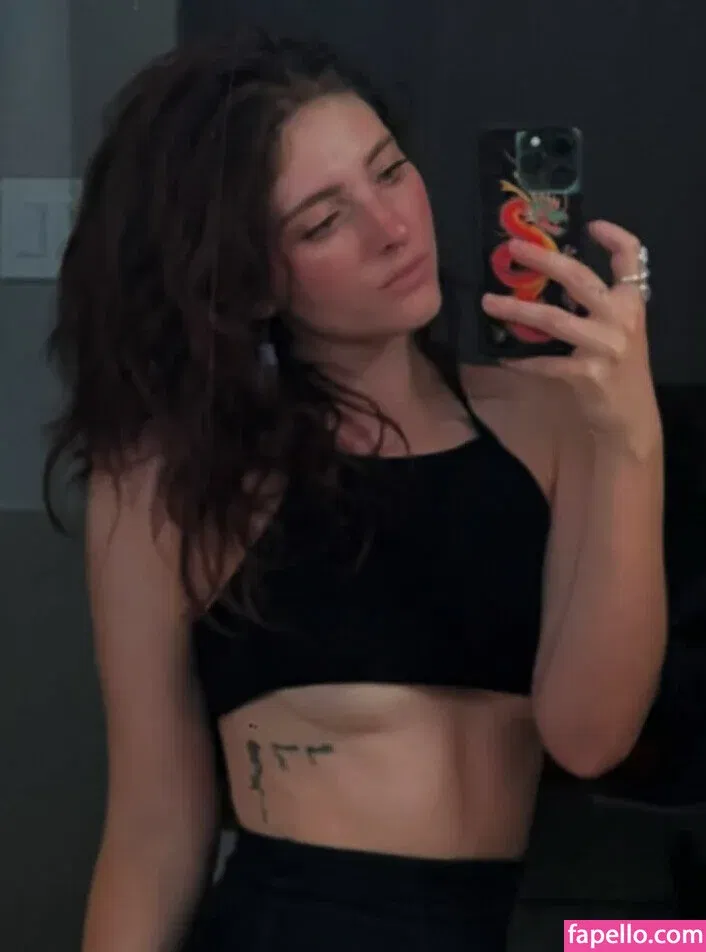 Willow Shields Onlyfans Photo Gallery 