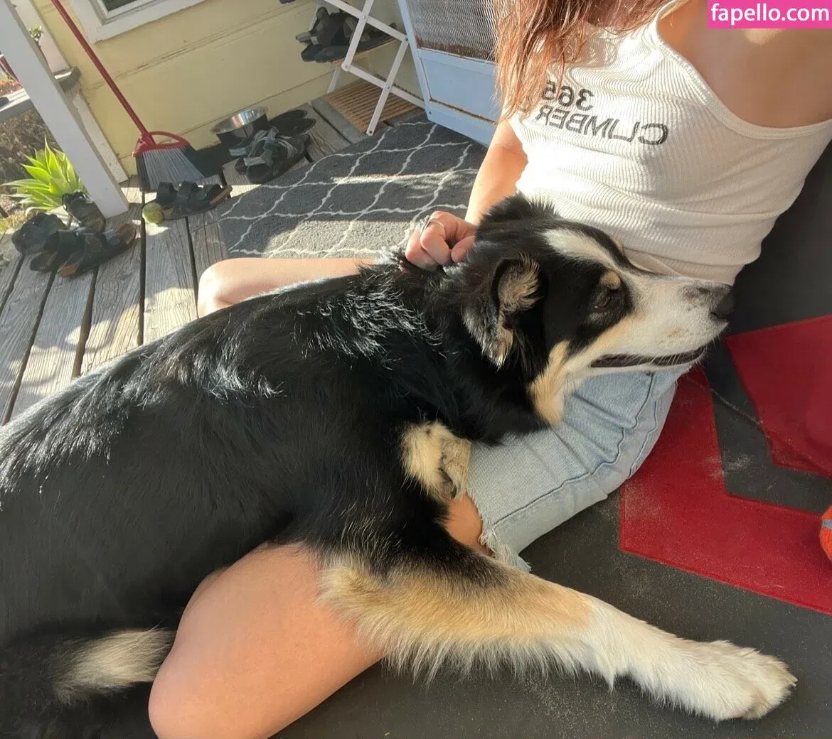 Willow Shields Onlyfans Photo Gallery 