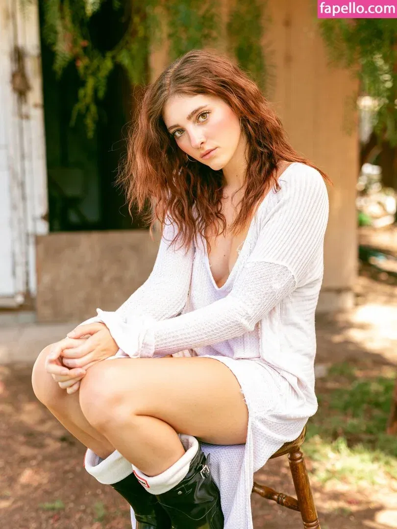 Willow Shields Onlyfans Photo Gallery 