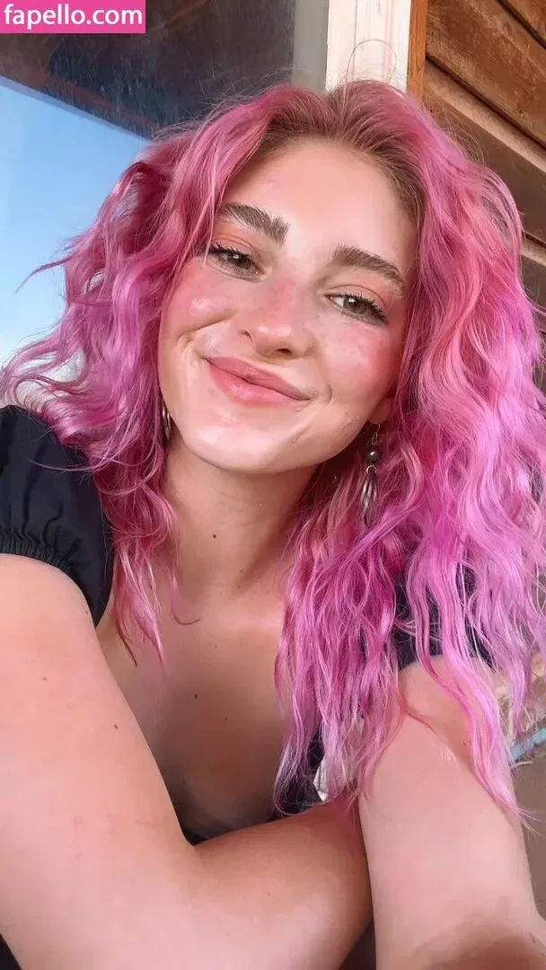 Willow Shields Onlyfans Photo Gallery 