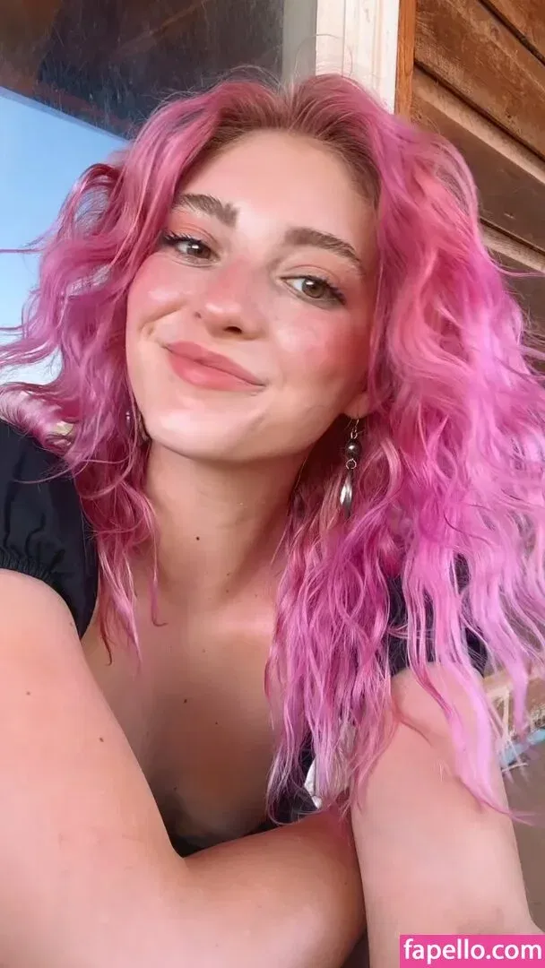 Willow Shields Onlyfans Photo Gallery 