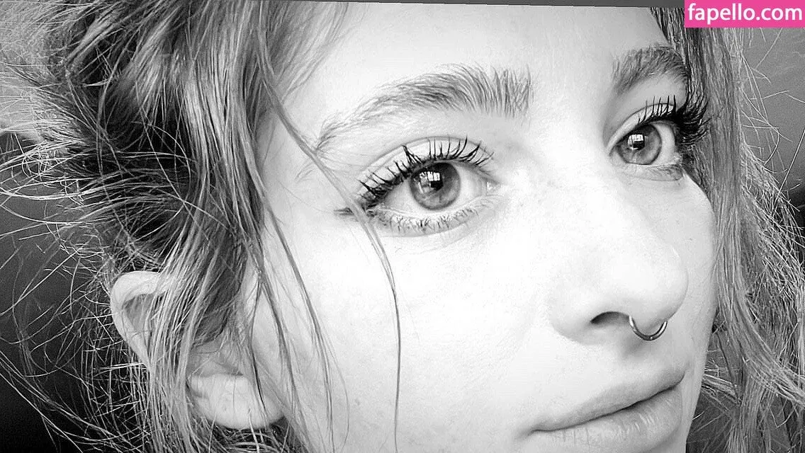 Willow Shields Onlyfans Photo Gallery 