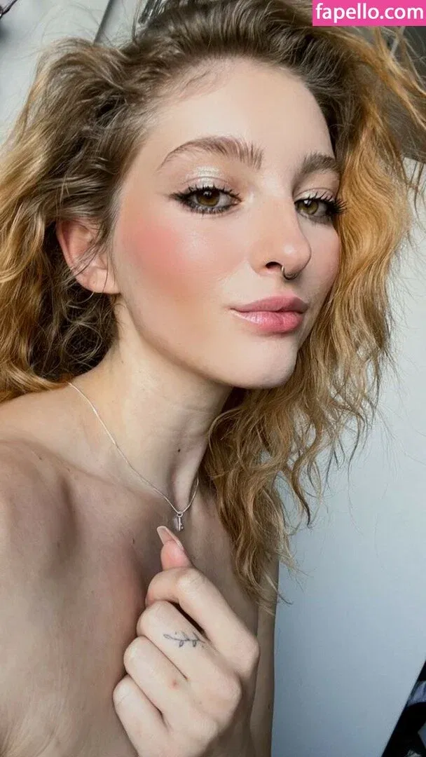 Willow Shields Onlyfans Photo Gallery 