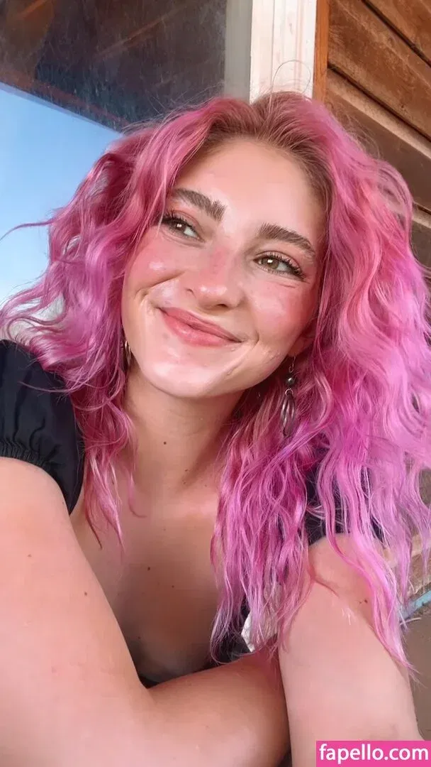 Willow Shields Onlyfans Photo Gallery 