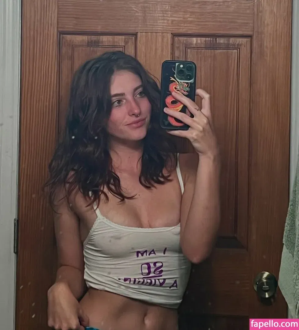 Willow Shields Onlyfans Photo Gallery 