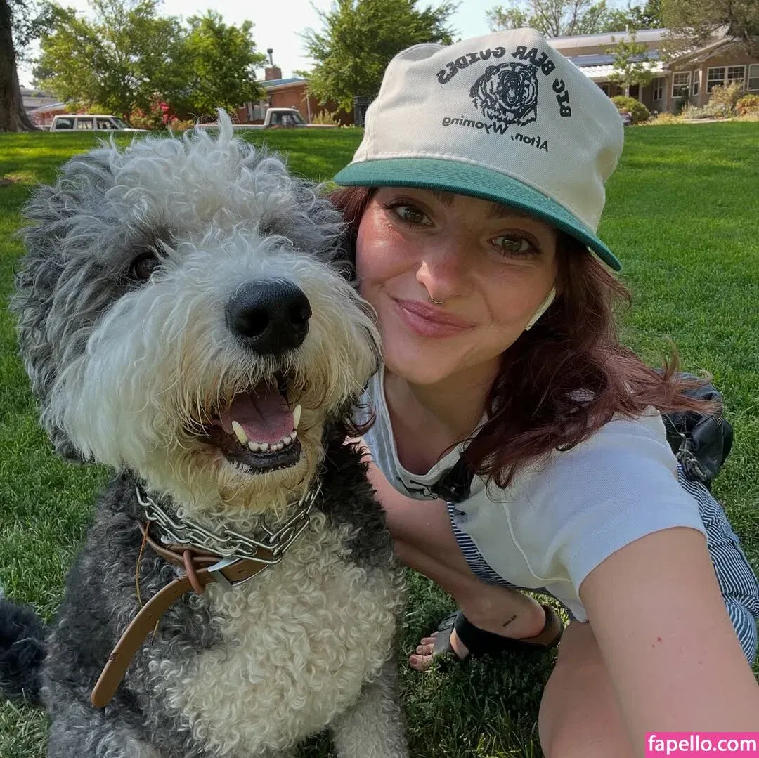 Willow Shields Onlyfans Photo Gallery 