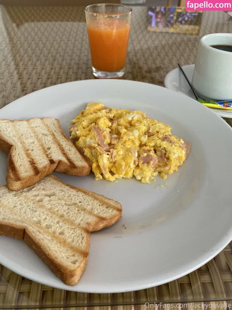 LaceyDuvalle Onlyfans Photo Gallery 