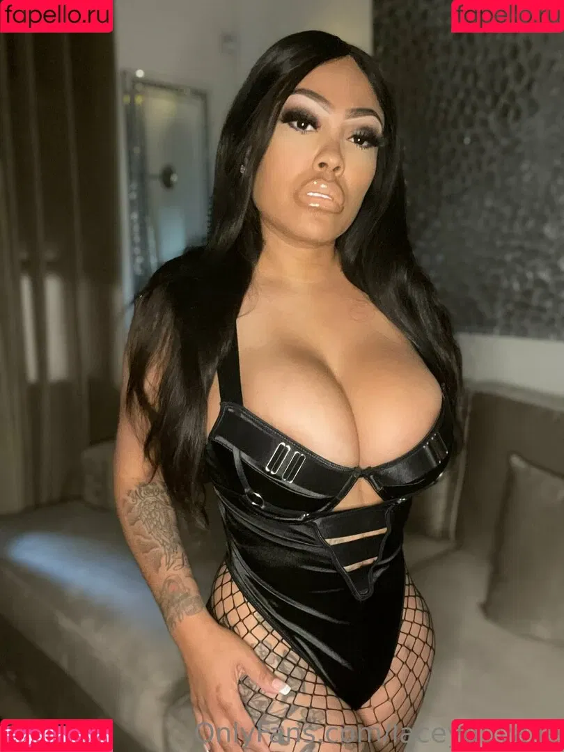 LaceyDuvalle Onlyfans Photo Gallery 