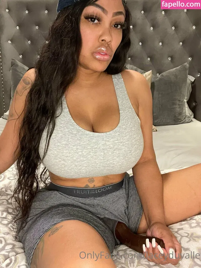 LaceyDuvalle Onlyfans Photo Gallery 