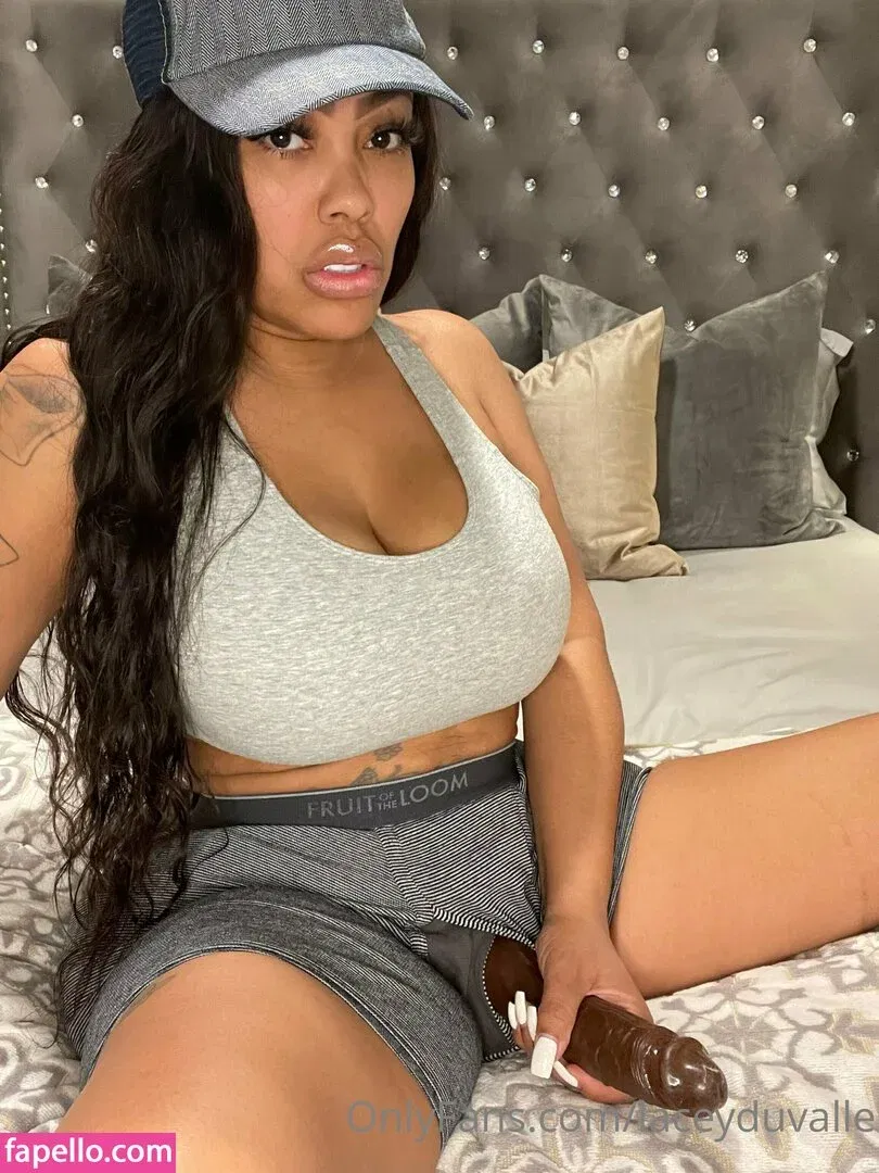 LaceyDuvalle Onlyfans Photo Gallery 