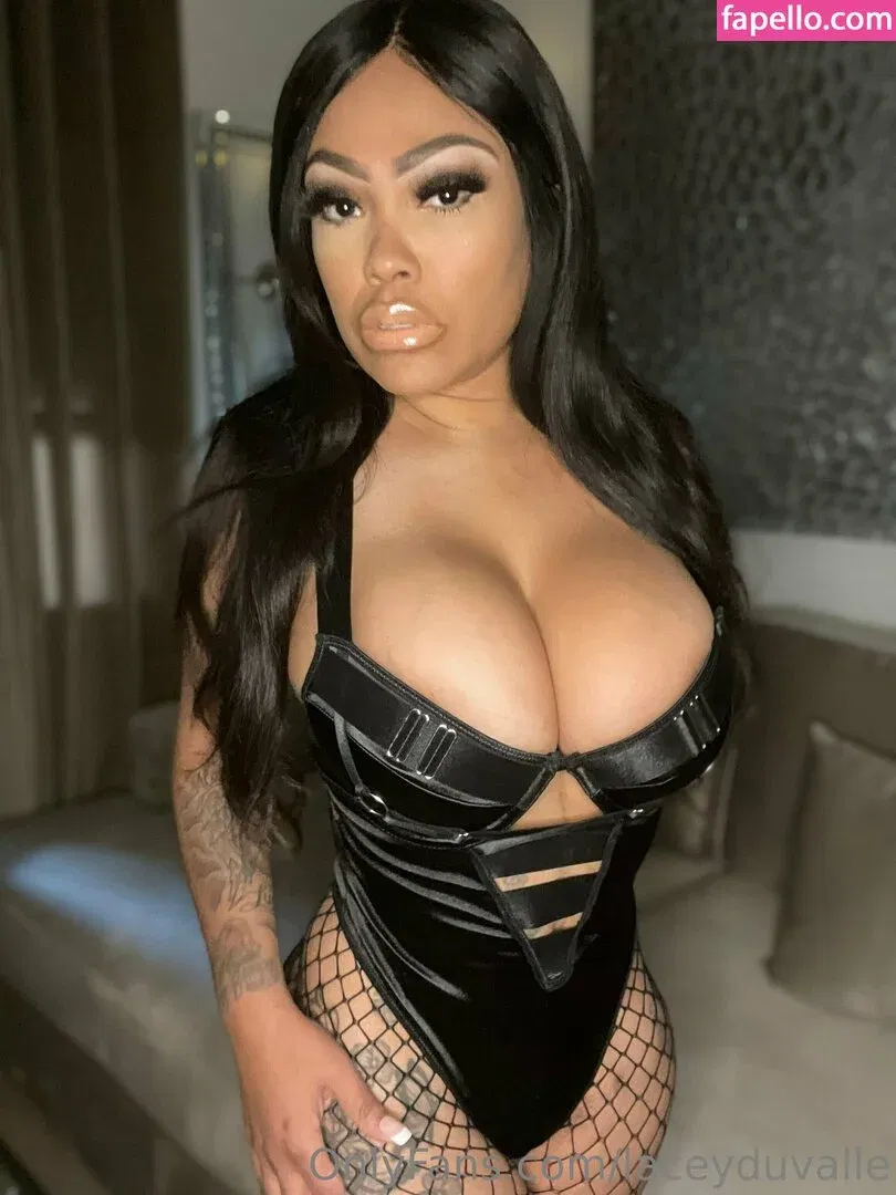LaceyDuvalle Onlyfans Photo Gallery 