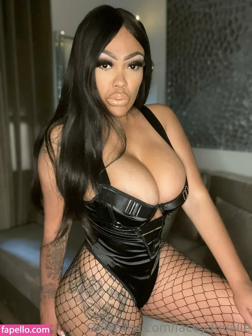 LaceyDuvalle Onlyfans Photo Gallery 